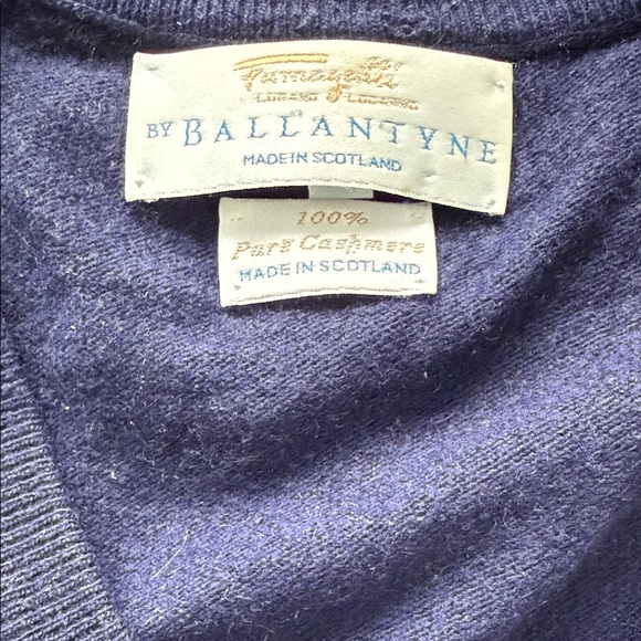 Ballantyne Men's Deep Blue V-Neck Sweater, size 46 or XL , 100% pure cashmere - Picture 3 of 7